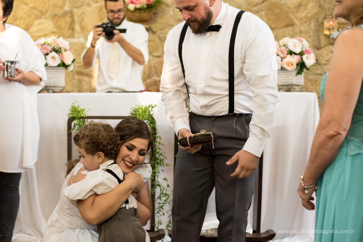 casamento de dia, casamento a tarde com filho na fazenda esperança centro feminino em guaratingueta de thais e renan fotografado por paula freitas fotografia