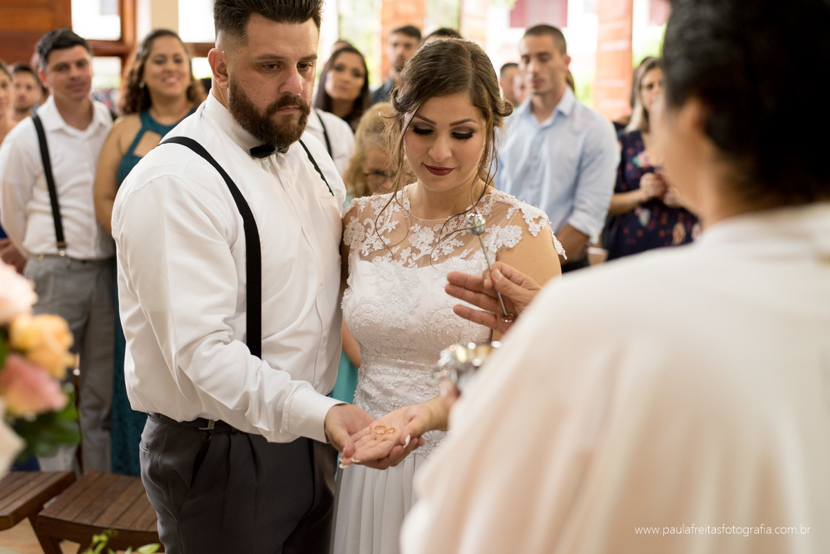 casamento de dia, casamento a tarde com filho na fazenda esperança centro feminino em guaratingueta de thais e renan fotografado por paula freitas fotografia