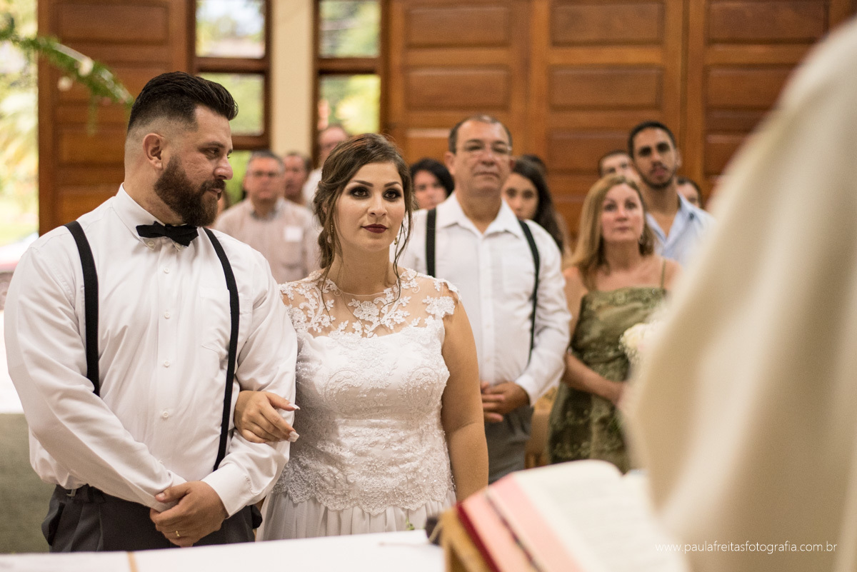 casamento de dia, casamento a tarde com filho na fazenda esperança centro feminino em guaratingueta de thais e renan fotografado por paula freitas fotografia