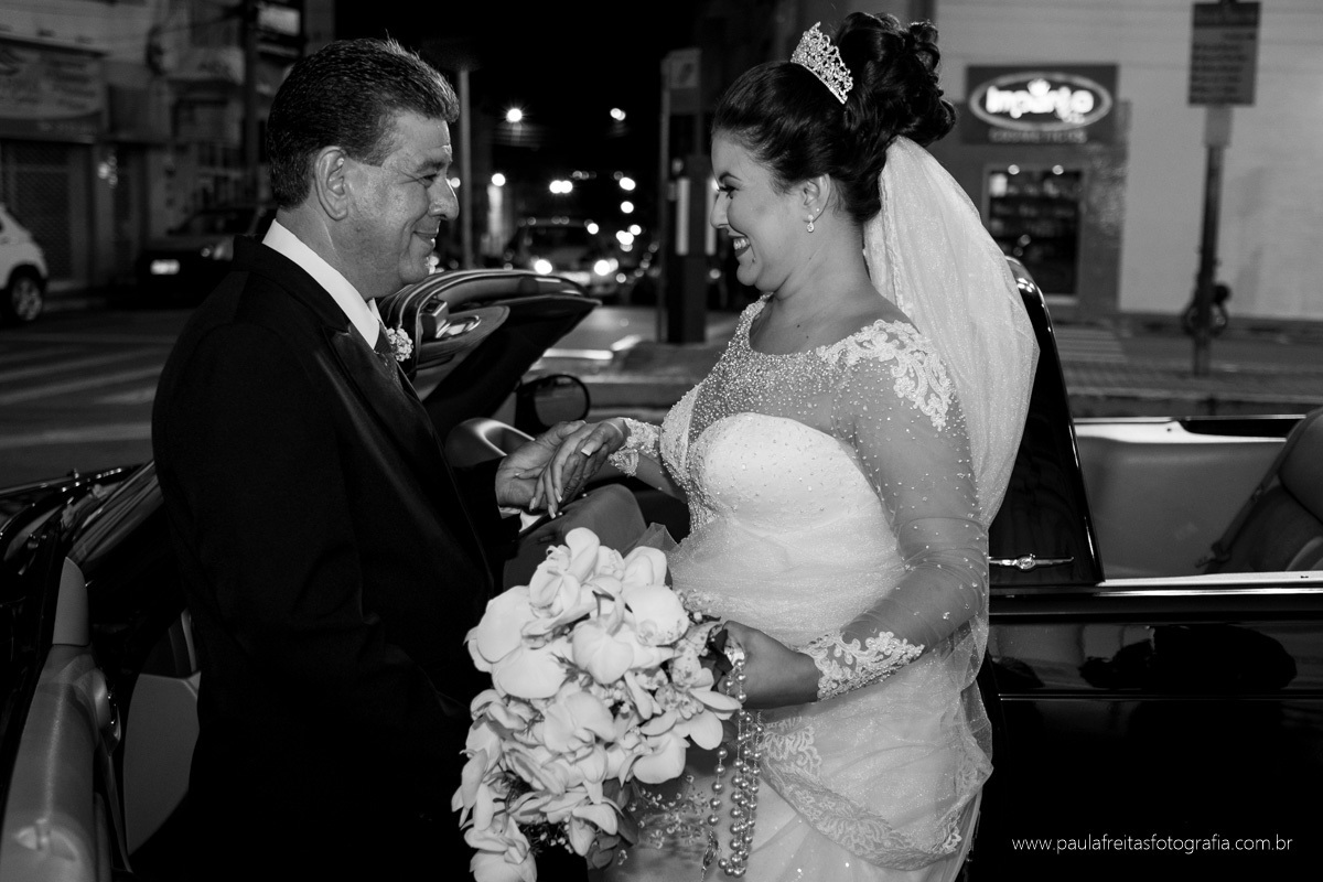 casamento em guaratingueta na igreja matriz catedral de santo antonio de thais e dragan fotografado por paula freitas fotografia