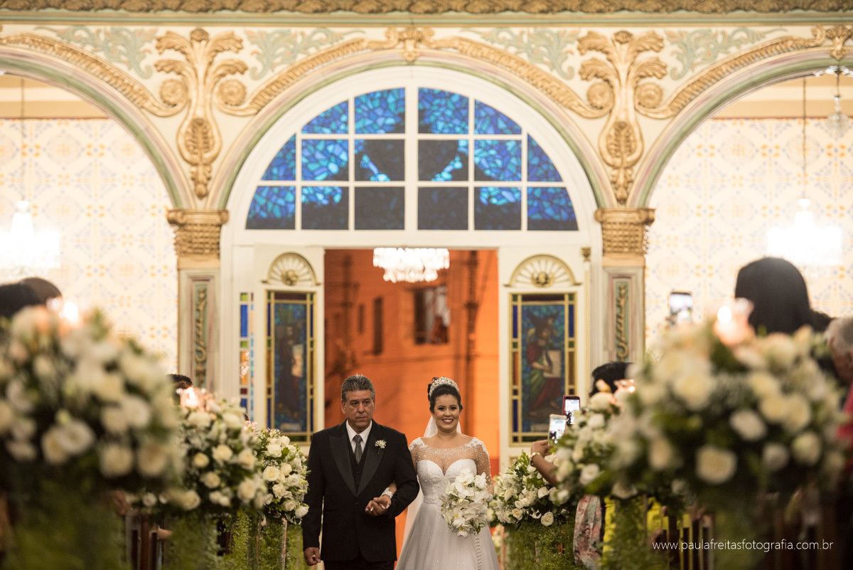 casamento em guaratingueta na igreja matriz catedral de santo antonio de thais e dragan fotografado por paula freitas fotografia