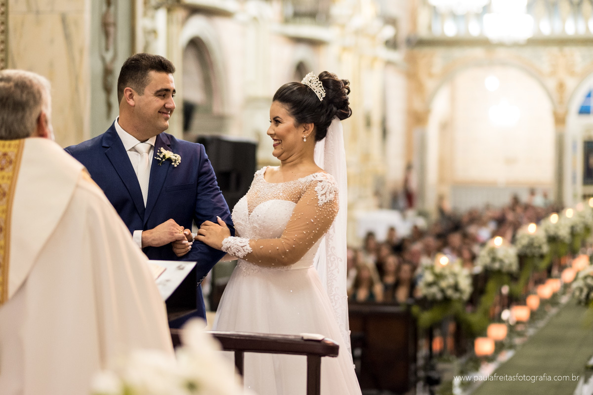 casamento em guaratingueta na igreja matriz catedral de santo antonio de thais e dragan fotografado por paula freitas fotografia
