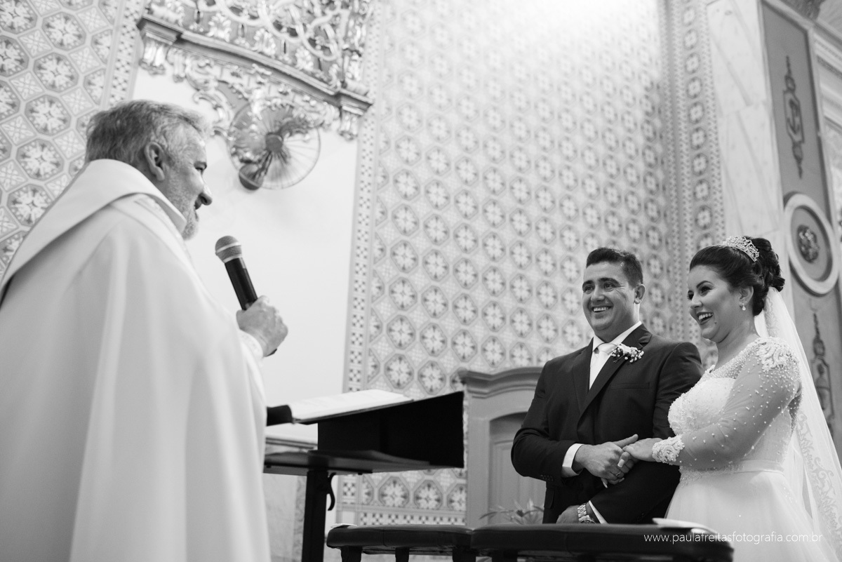 casamento em guaratingueta na igreja matriz catedral de santo antonio de thais e dragan fotografado por paula freitas fotografia