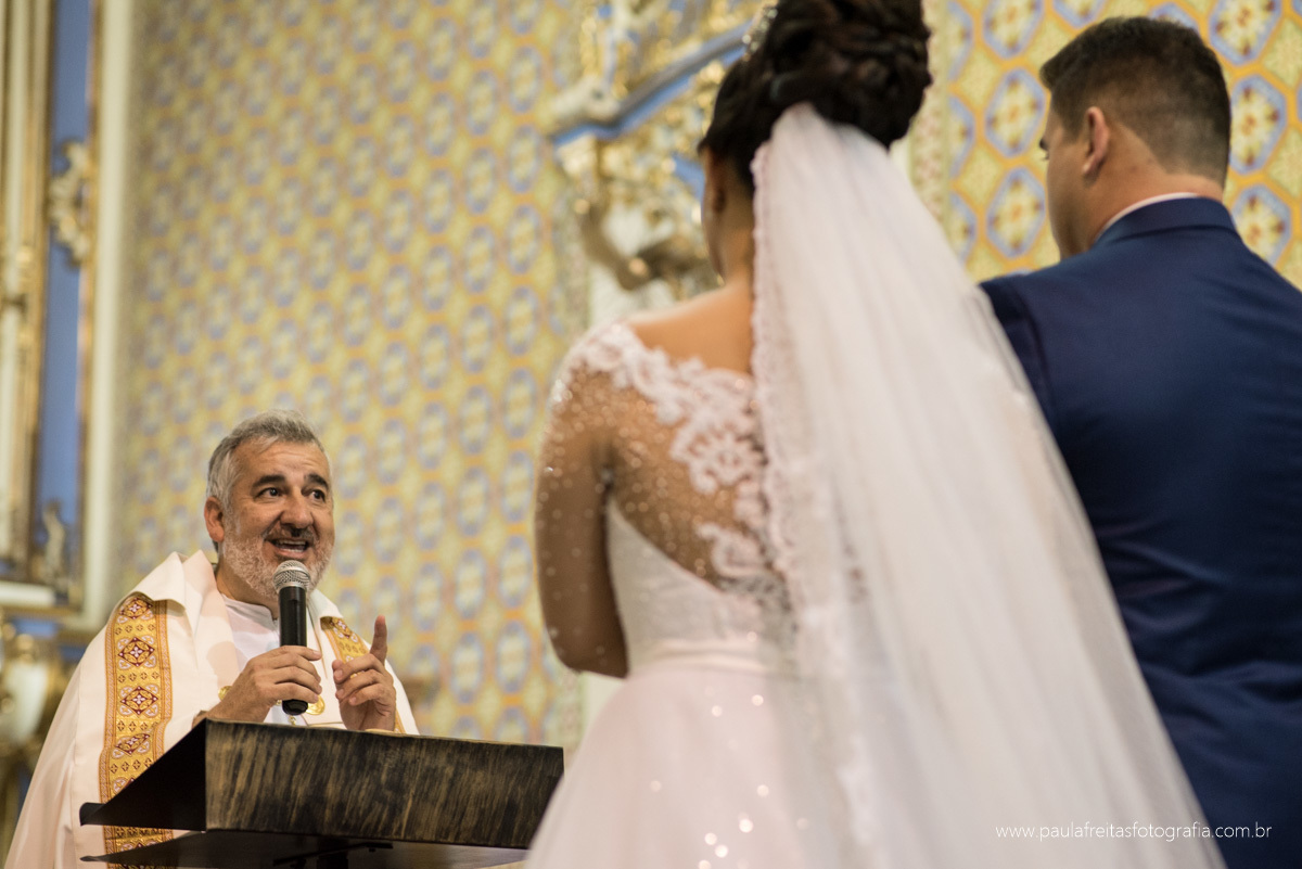 casamento em guaratingueta na igreja matriz catedral de santo antonio de thais e dragan fotografado por paula freitas fotografia