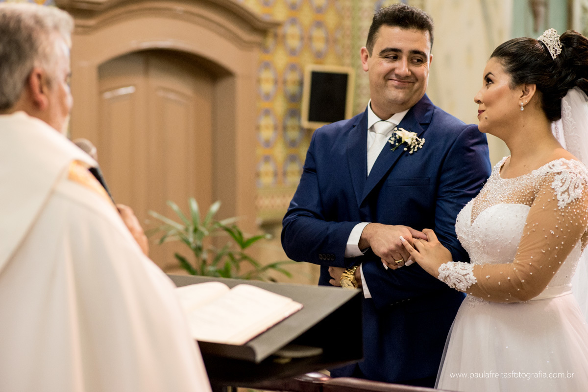 casamento em guaratingueta na igreja matriz catedral de santo antonio de thais e dragan fotografado por paula freitas fotografia