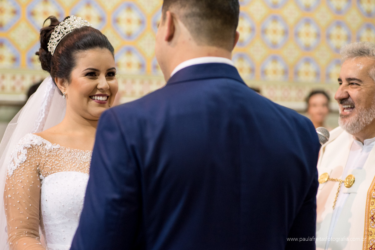 casamento em guaratingueta na igreja matriz catedral de santo antonio de thais e dragan fotografado por paula freitas fotografia