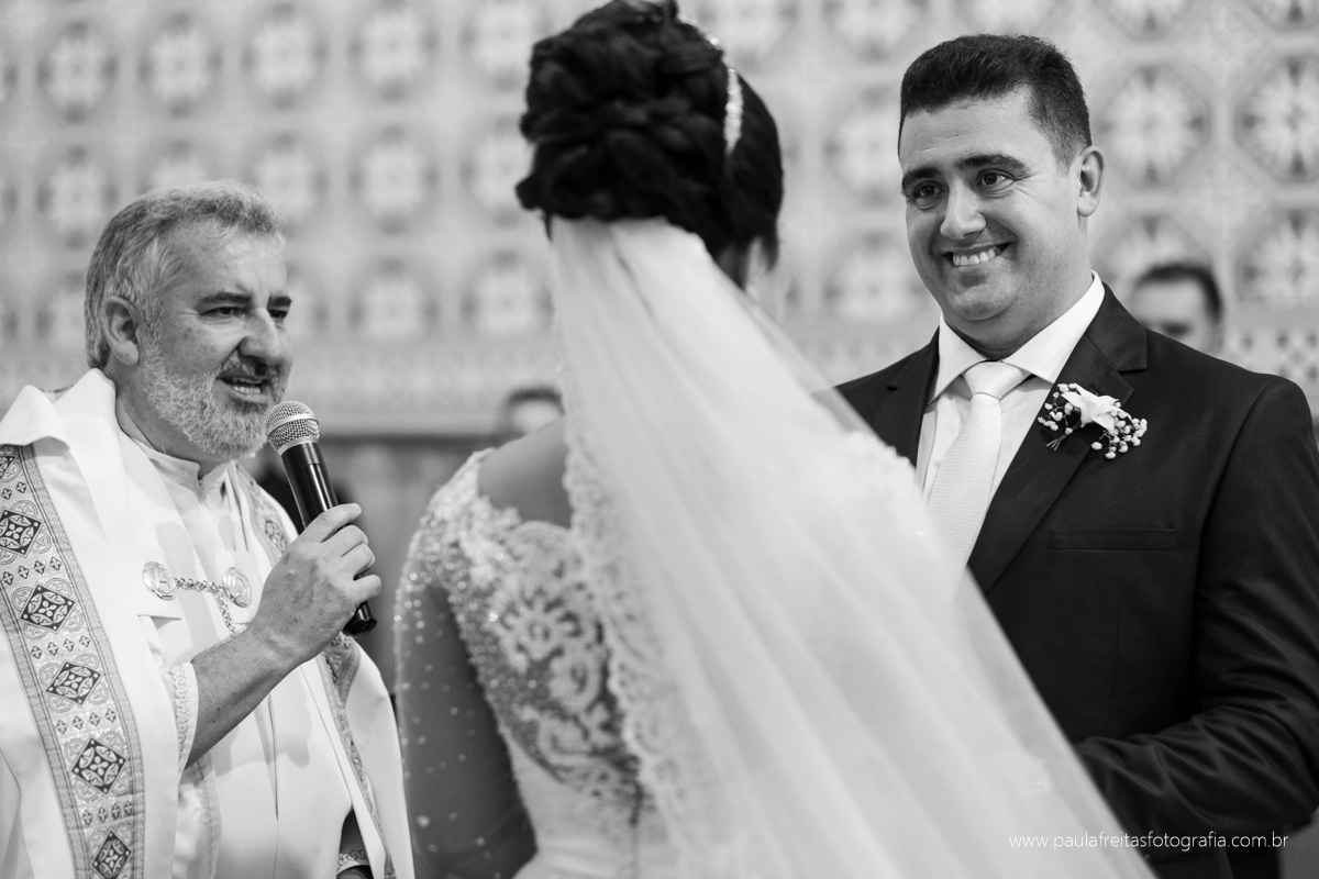casamento em guaratingueta na igreja matriz catedral de santo antonio de thais e dragan fotografado por paula freitas fotografia
