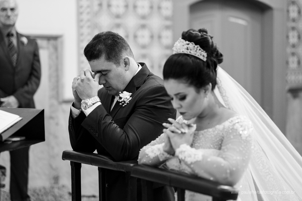 casamento em guaratingueta na igreja matriz catedral de santo antonio de thais e dragan fotografado por paula freitas fotografia