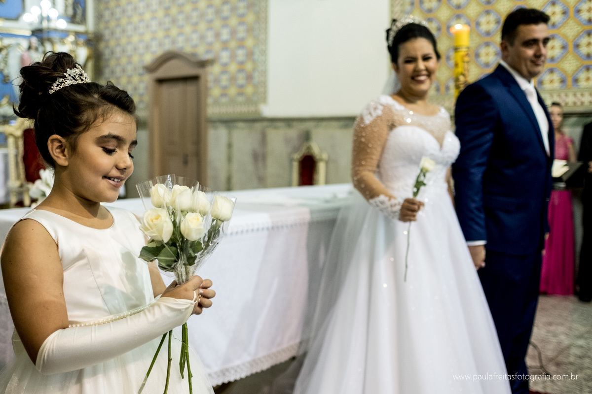 casamento em guaratingueta na igreja matriz catedral de santo antonio de thais e dragan fotografado por paula freitas fotografia
