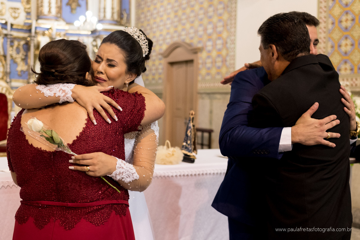 casamento em guaratingueta na igreja matriz catedral de santo antonio de thais e dragan fotografado por paula freitas fotografia