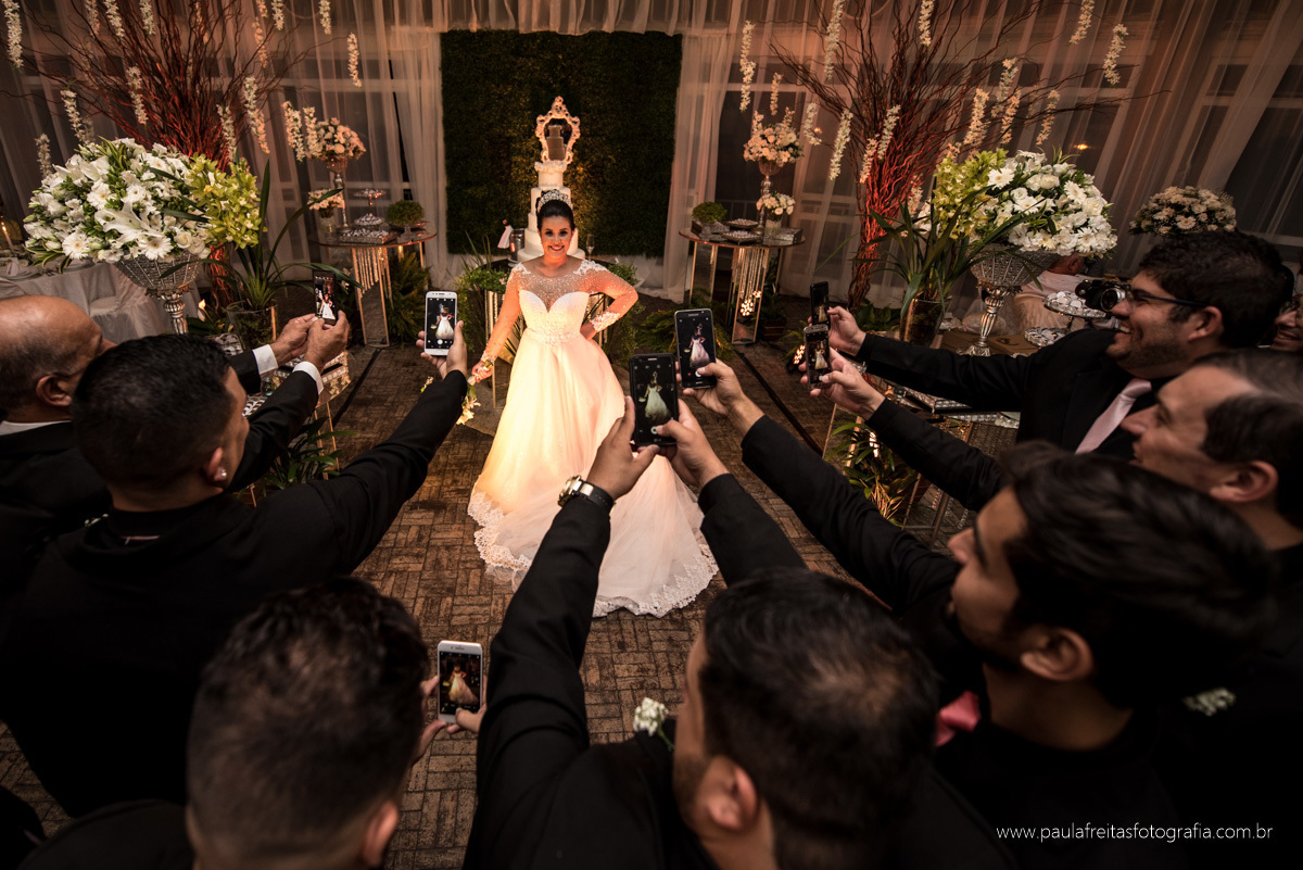 casamento em guaratingueta na igreja matriz catedral de santo antonio de thais e dragan fotografado por paula freitas fotografia