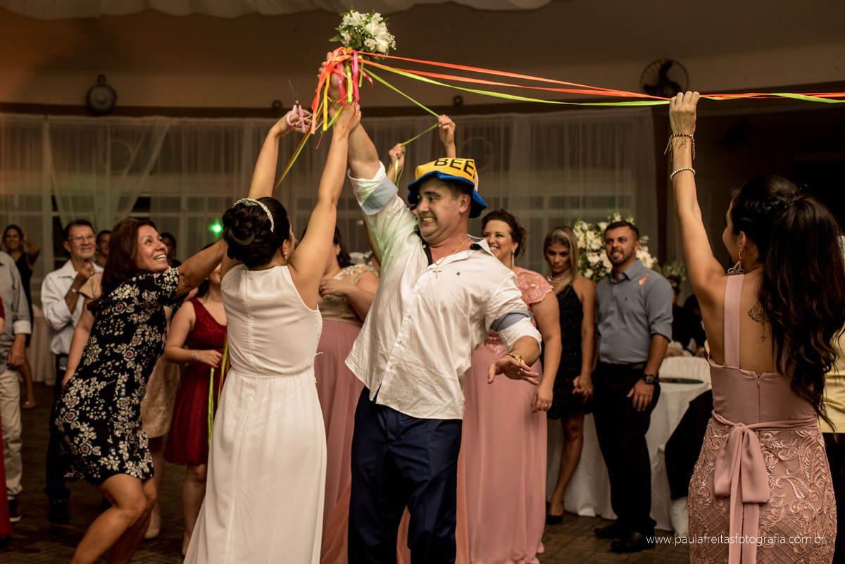 casamento em guaratingueta na igreja matriz catedral de santo antonio de thais e dragan fotografado por paula freitas fotografia