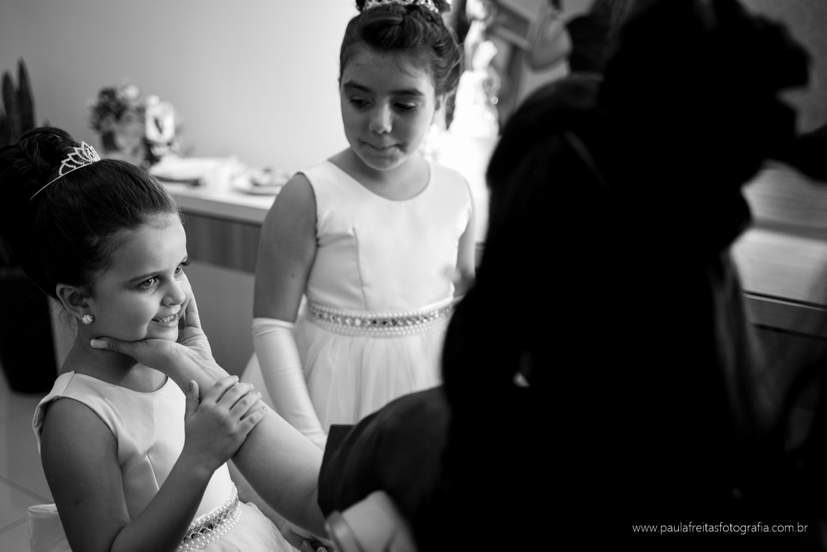casamento em guaratingueta na igreja matriz catedral de santo antonio de thais e dragan fotografado por paula freitas fotografia