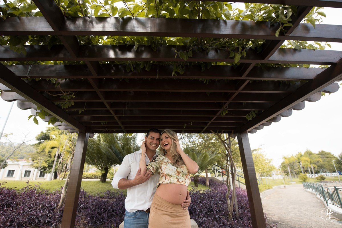 sessão-gestante-em-guaratingueta-sp-flavia-e-renato-fotografia-de-paula-freitas-fotografia