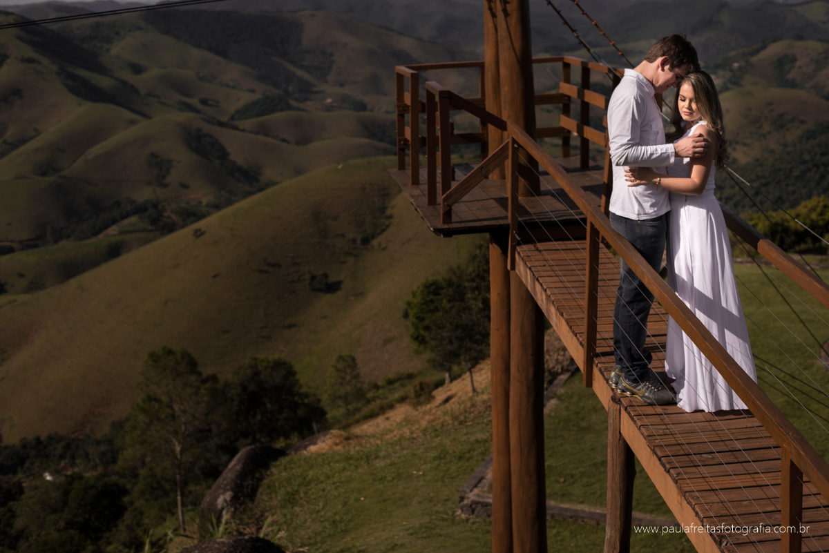 noivos no alto da montanha em sao francisco xavier por paula freitas