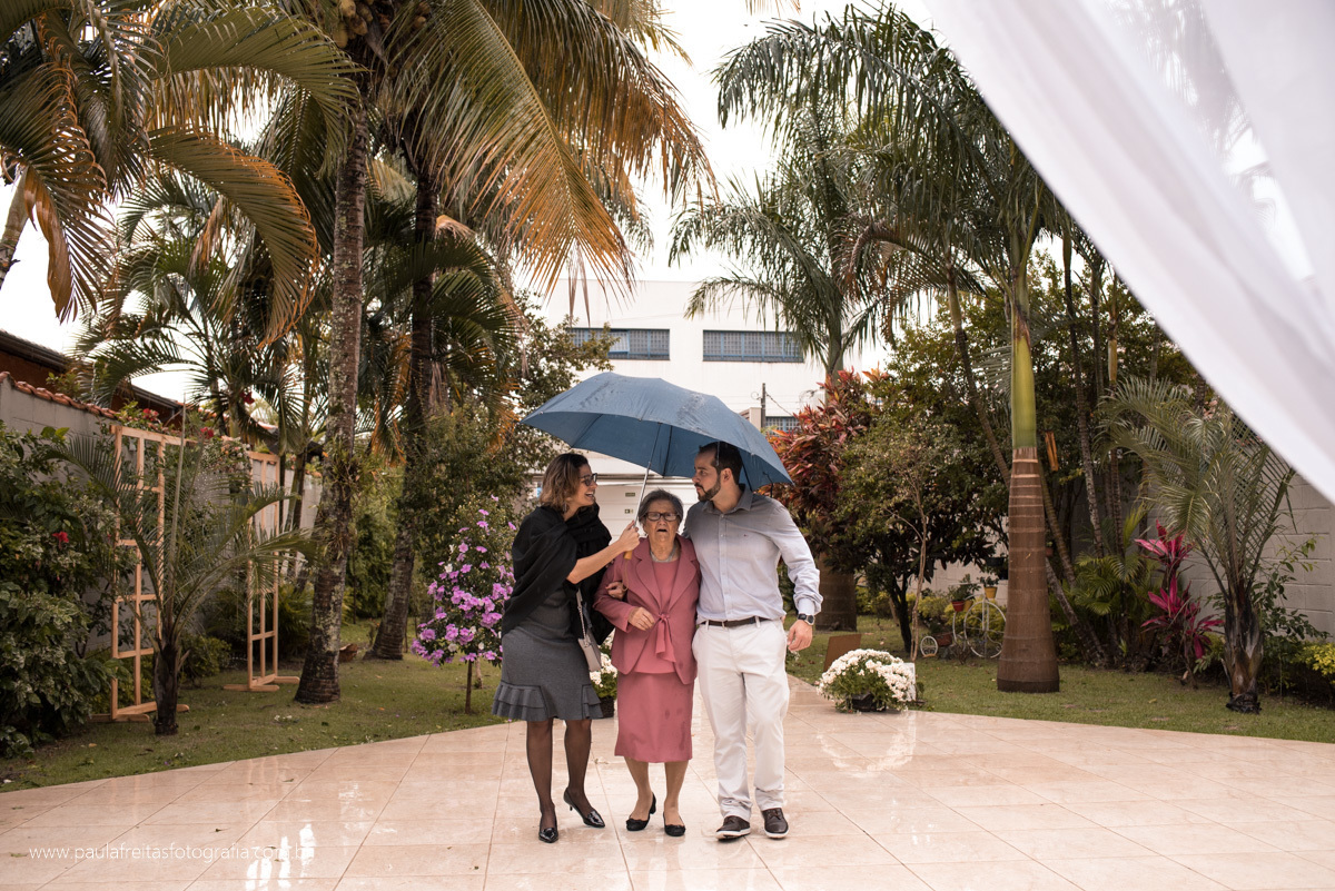 entrada do noivo com avos no seu casamento civil por paula freitas