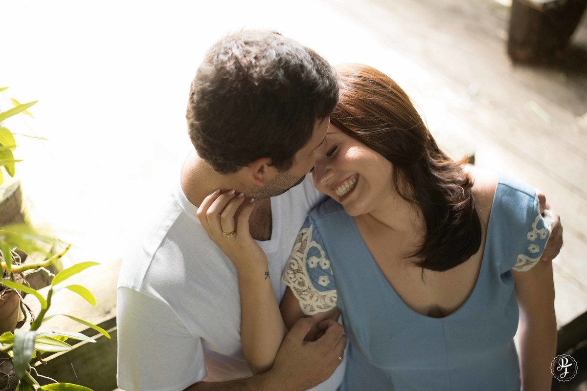 pre-wedding-com-po-colorido-ensaio-de-casal-com-zim-realizado-em-guaratinguetá-sp-maria-augusta-e-artur-fotografados-por-paula-freitas-fotografia-e-filme-de-supimpa-audiovisua