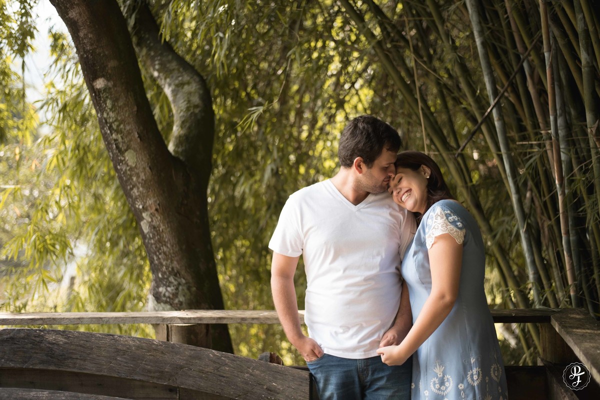 pre-wedding-com-po-colorido-ensaio-de-casal-com-zim-realizado-em-guaratinguetá-sp-maria-augusta-e-artur-fotografados-por-paula-freitas-fotografia-e-filme-de-supimpa-audiovisua