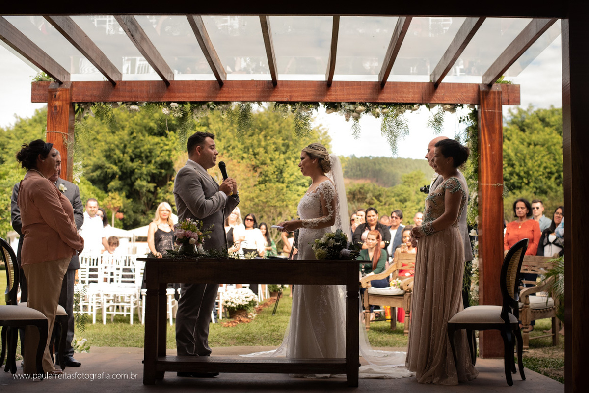 casamento de dia ao ar livre no recanto do bosque em guaratingueta fotografado por paula freitas fotografia no recanto do bosque em guaratingueta