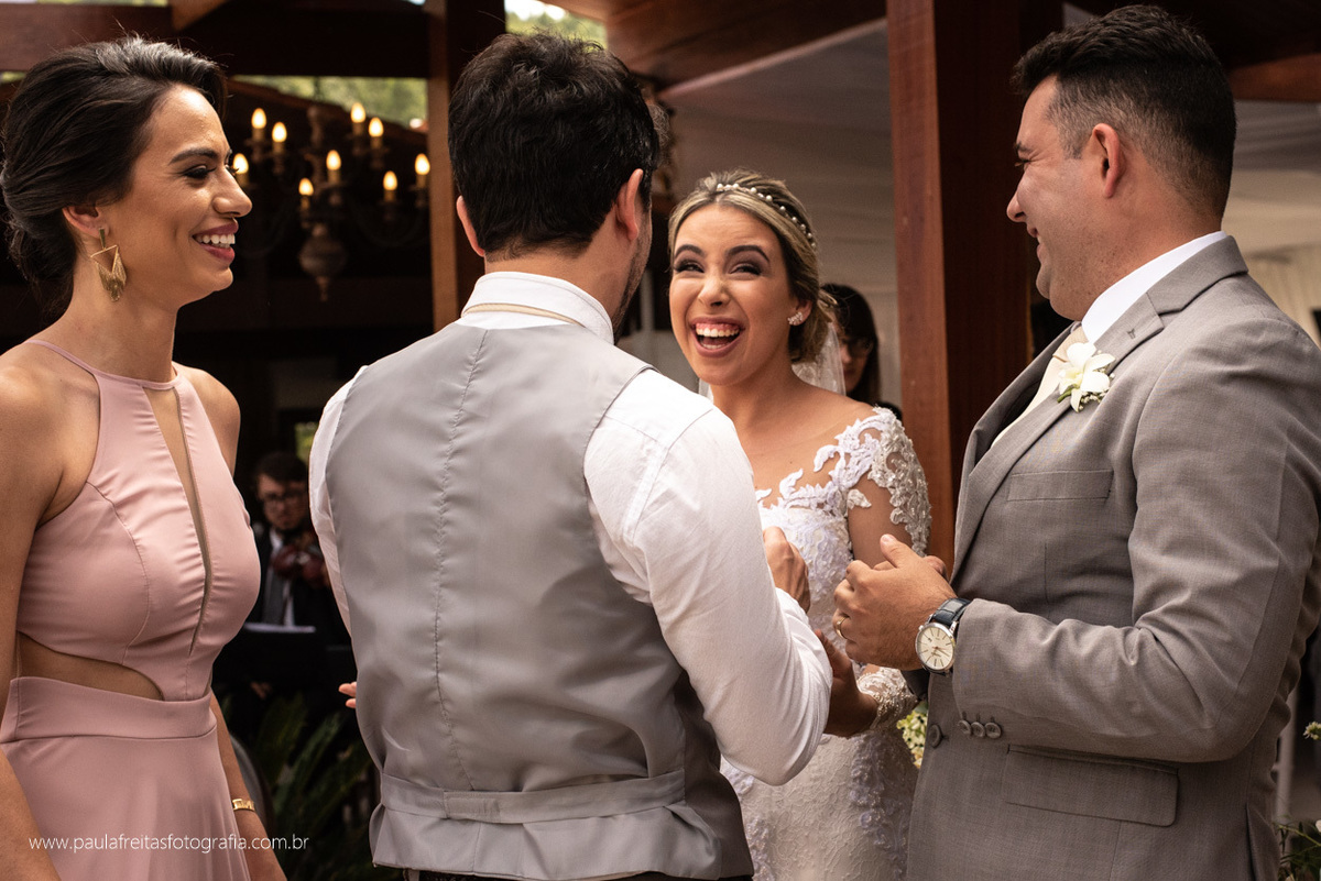 comprimento de padrinho em casamento ao ar livre no recanto do bosque em guaratingueta por paula freitas fotografia