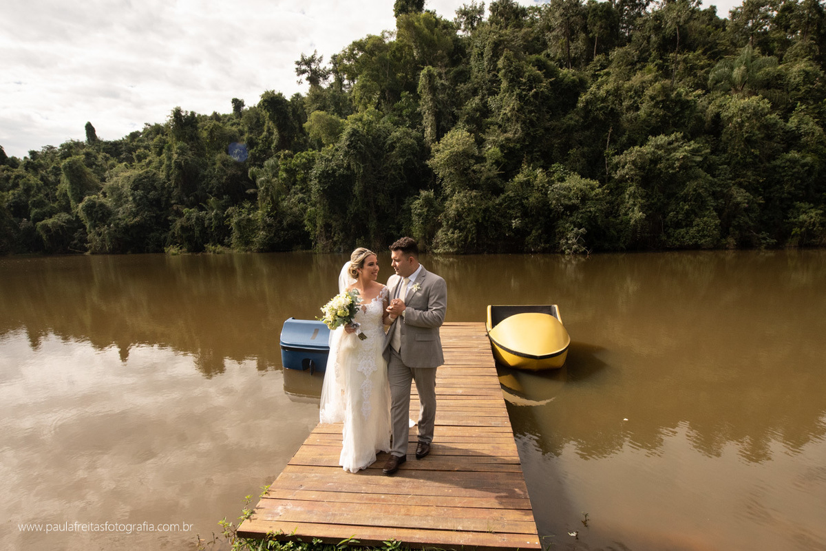 ensaio de noivos depois do casamento em ar livre no recanto do bosque em guaratingueta por paula freitas fotografia