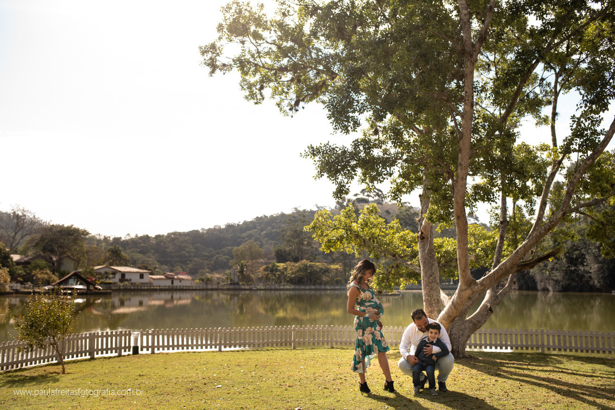 ensaio gestante com familia feito em jambeiro sp fotografado por paula freitas fotografia