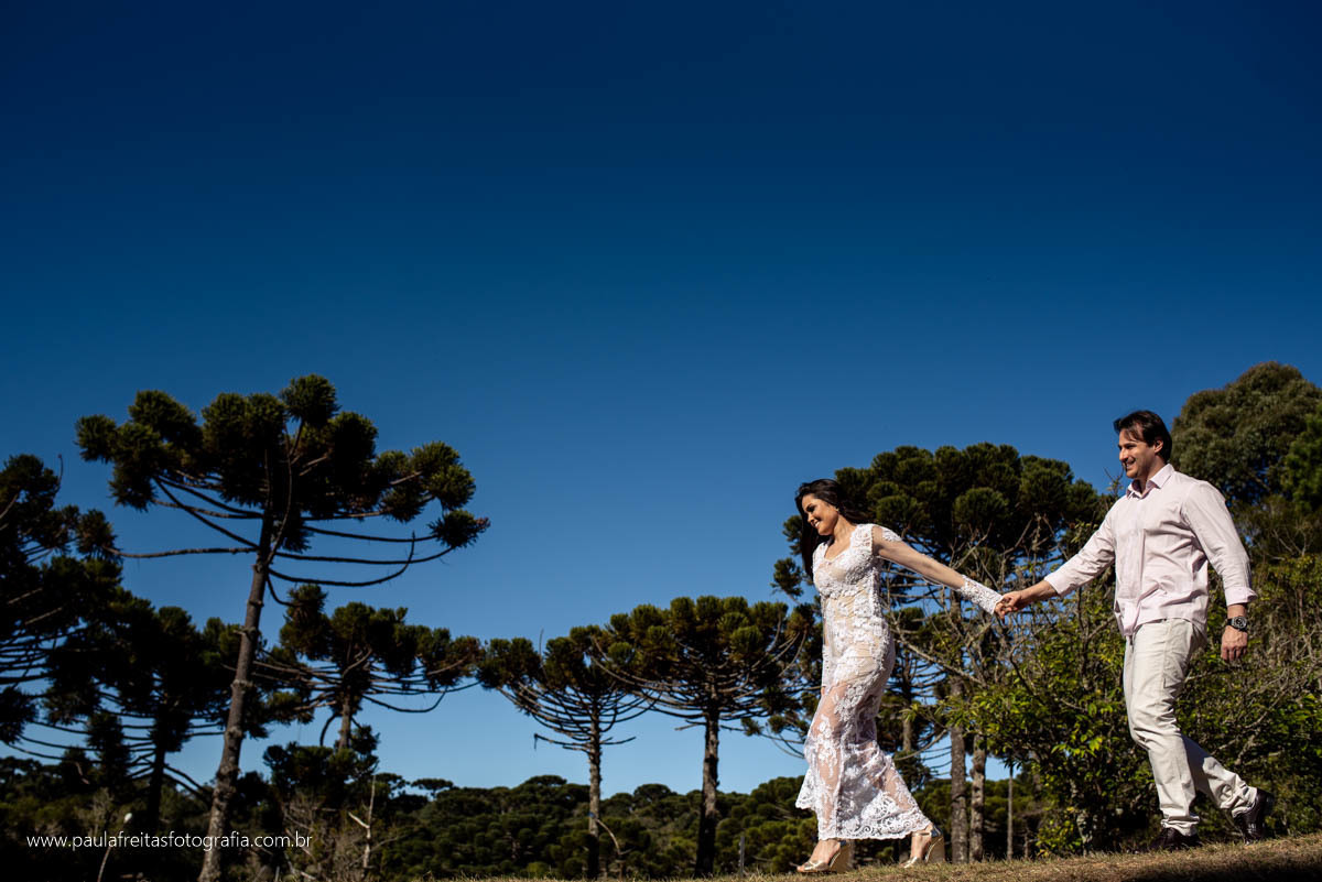 ensaio de casal feito no parque das cerejeiras em campos do jordao