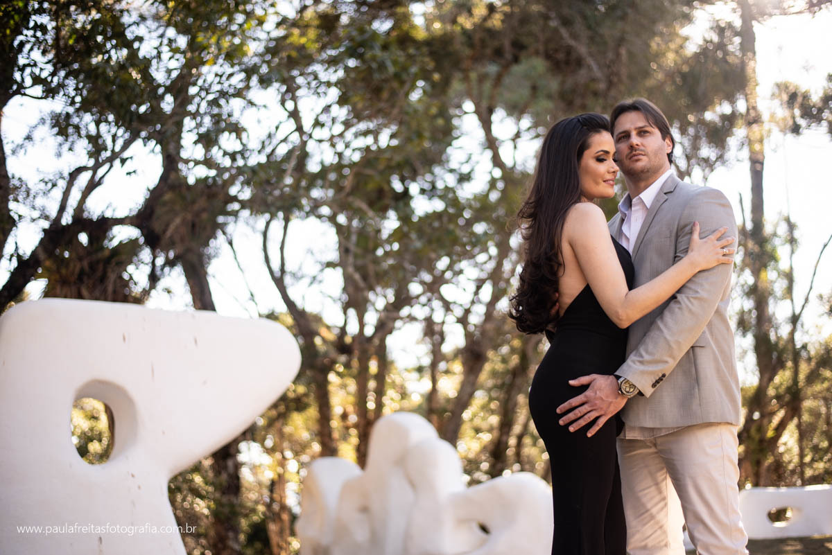 ensaio de casal feito no parque das cerejeiras em campos do jordao