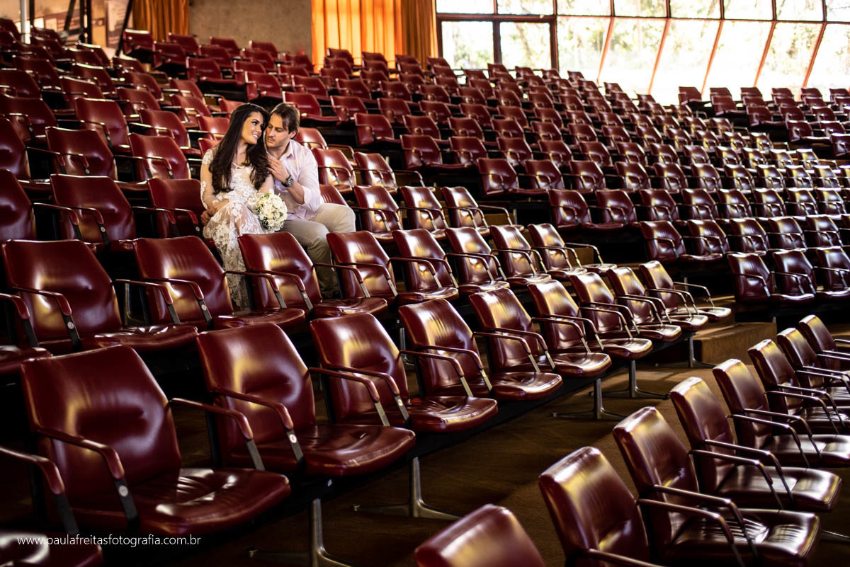 ensaio de casal feito no parque das cerejeiras em campos do jordao