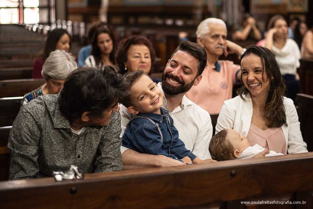 batizdo em guaratingueta na igreja nossa senhora das graças fotografado por paula freitas fotografia