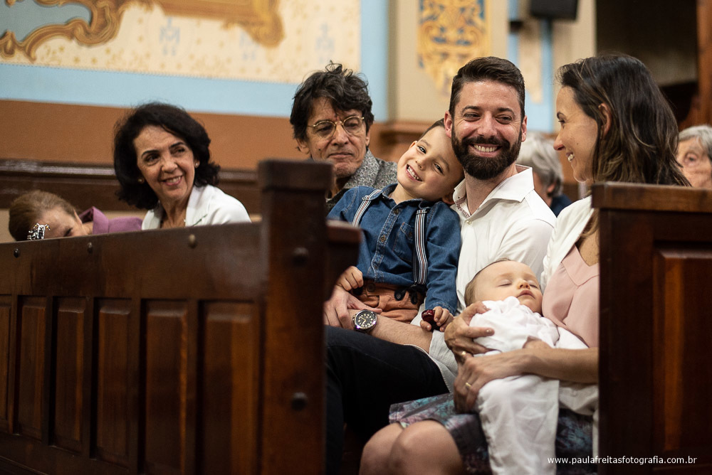 batizdo em guaratingueta na igreja nossa senhora das graças fotografado por paula freitas fotografia