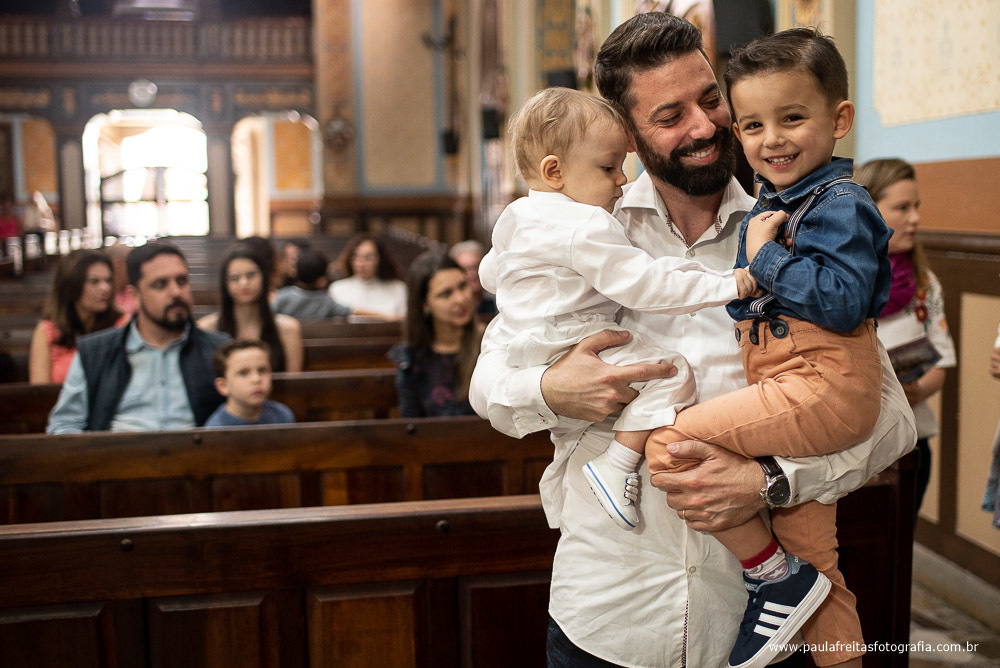 batizdo em guaratingueta na igreja nossa senhora das graças fotografado por paula freitas fotografia