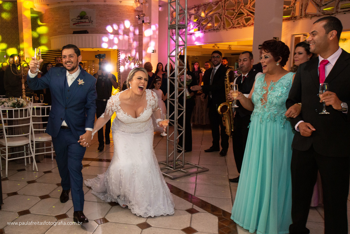 festa de casamento no spaço vip em guaratingueta com show do andre moraes e fotografado por paula freitas fotografia
