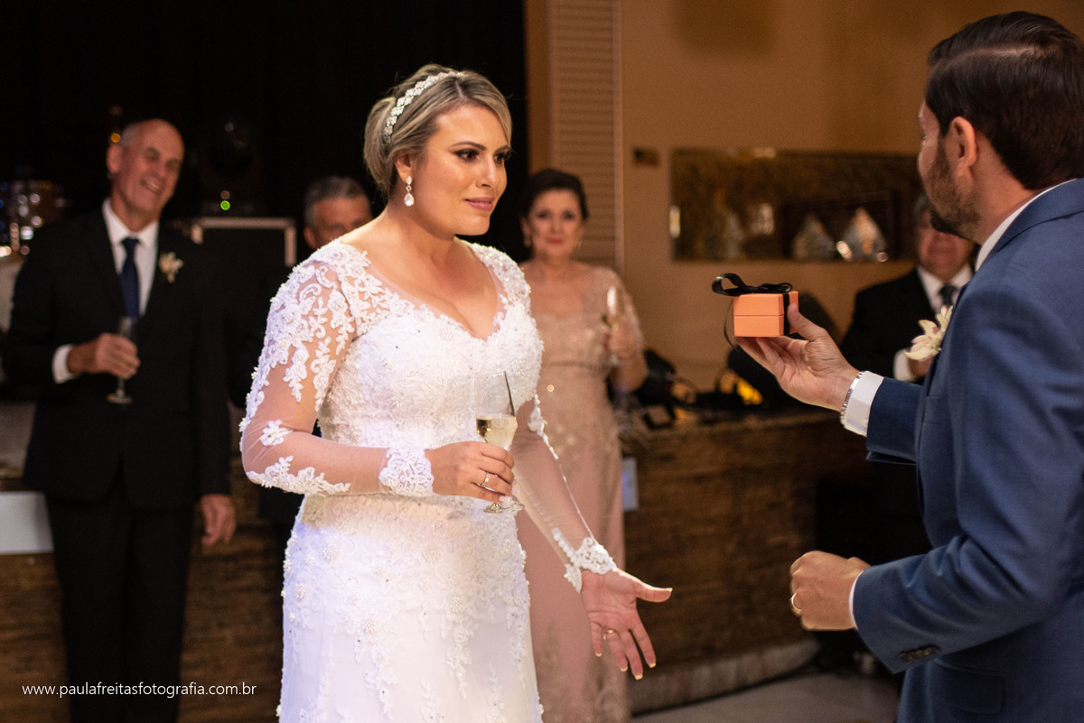 festa de casamento no spaço vip em guaratingueta com show do andre moraes e fotografado por paula freitas fotografia