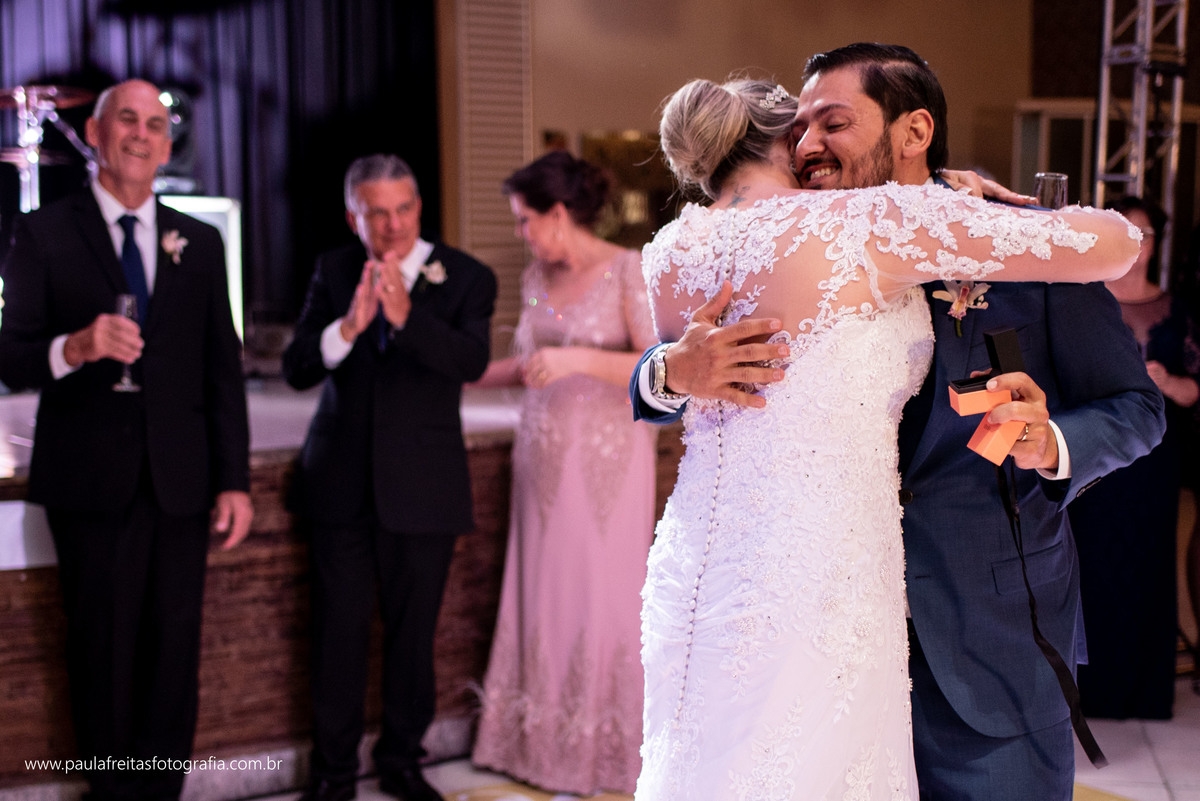 festa de casamento no spaço vip em guaratingueta com show do andre moraes e fotografado por paula freitas fotografia