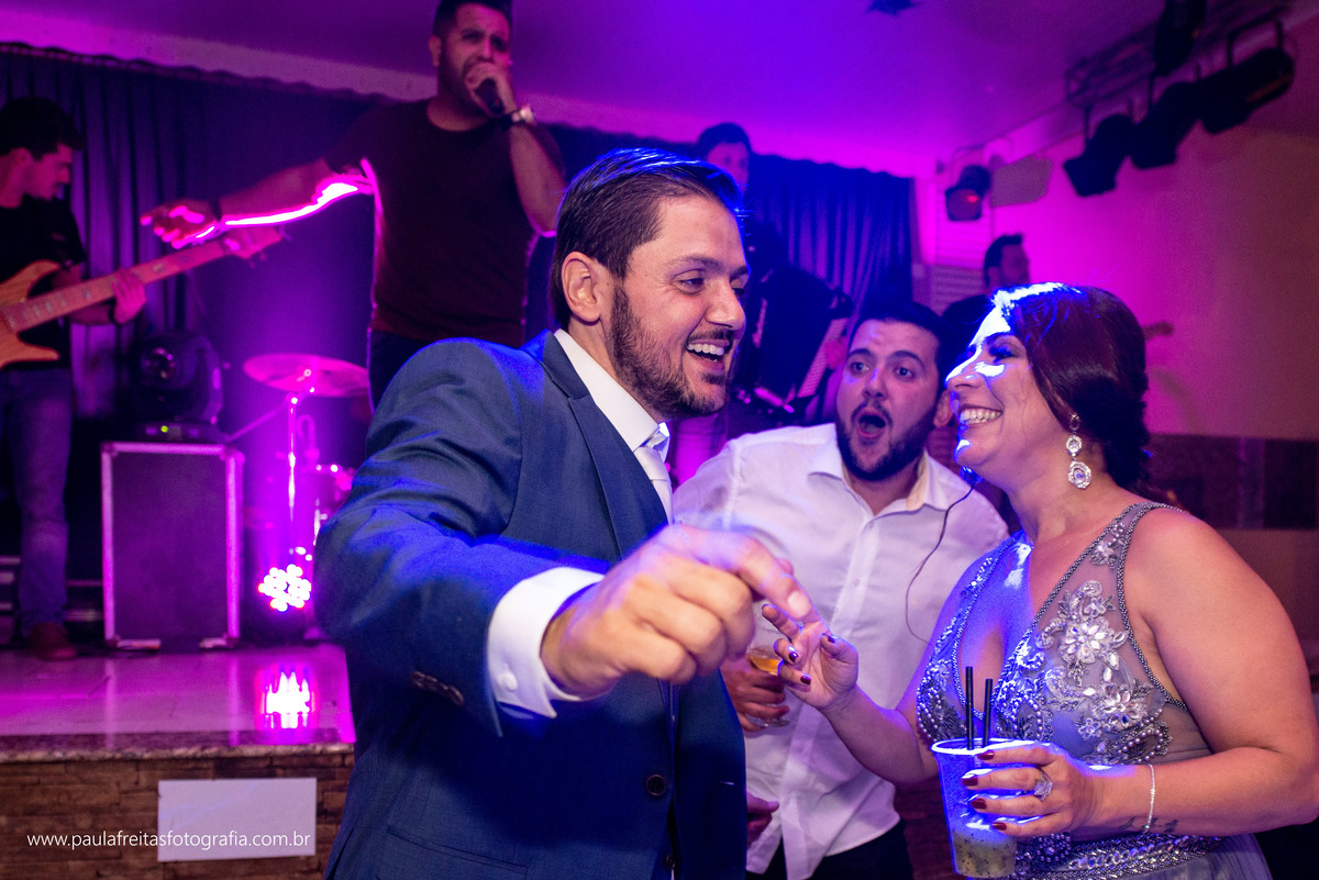 festa de casamento no spaço vip em guaratingueta com show do andre moraes e fotografado por paula freitas fotografia