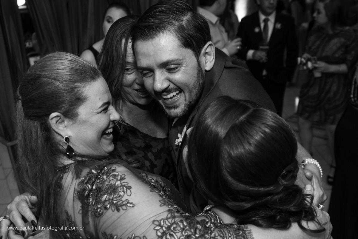 festa de casamento no spaço vip em guaratingueta com show do andre moraes e fotografado por paula freitas fotografia