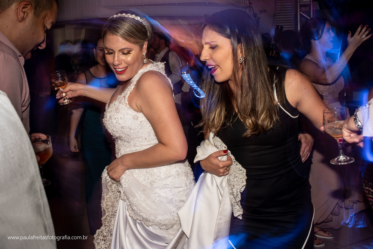 festa de casamento no spaço vip em guaratingueta com show do andre moraes e fotografado por paula freitas fotografia