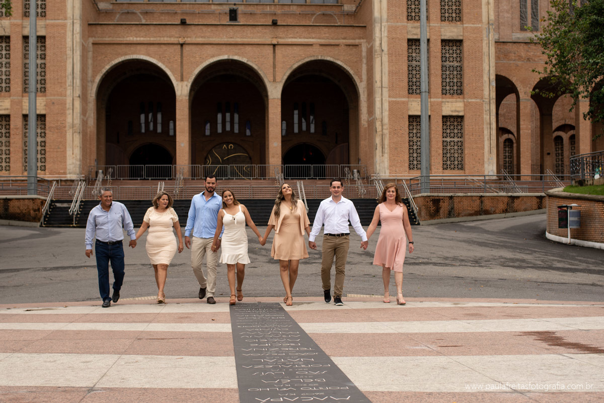 familia de devotos no santuario nacional de aparecida