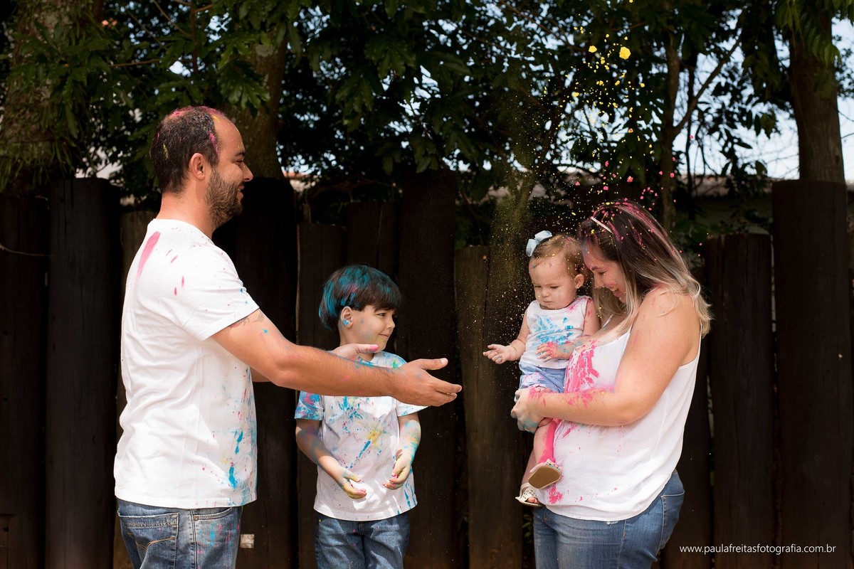 acompanhamento-mensal-maria-luisa-11-meses-fotografado-por-paula-freitas-fotografia-em-guaratingueta-sp-ensaio-com-po-colorido-po-zim
