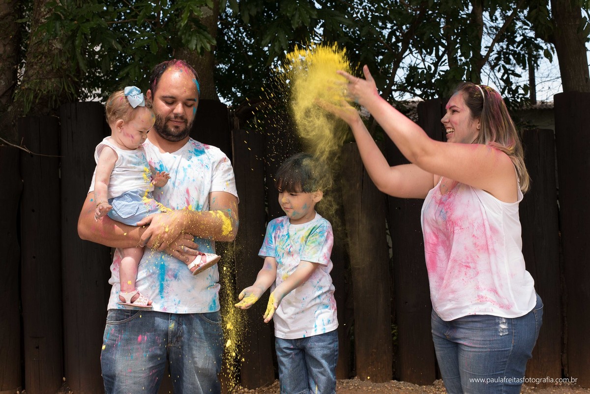 acompanhamento-mensal-maria-luisa-11-meses-fotografado-por-paula-freitas-fotografia-em-guaratingueta-sp-ensaio-com-po-colorido-po-zim