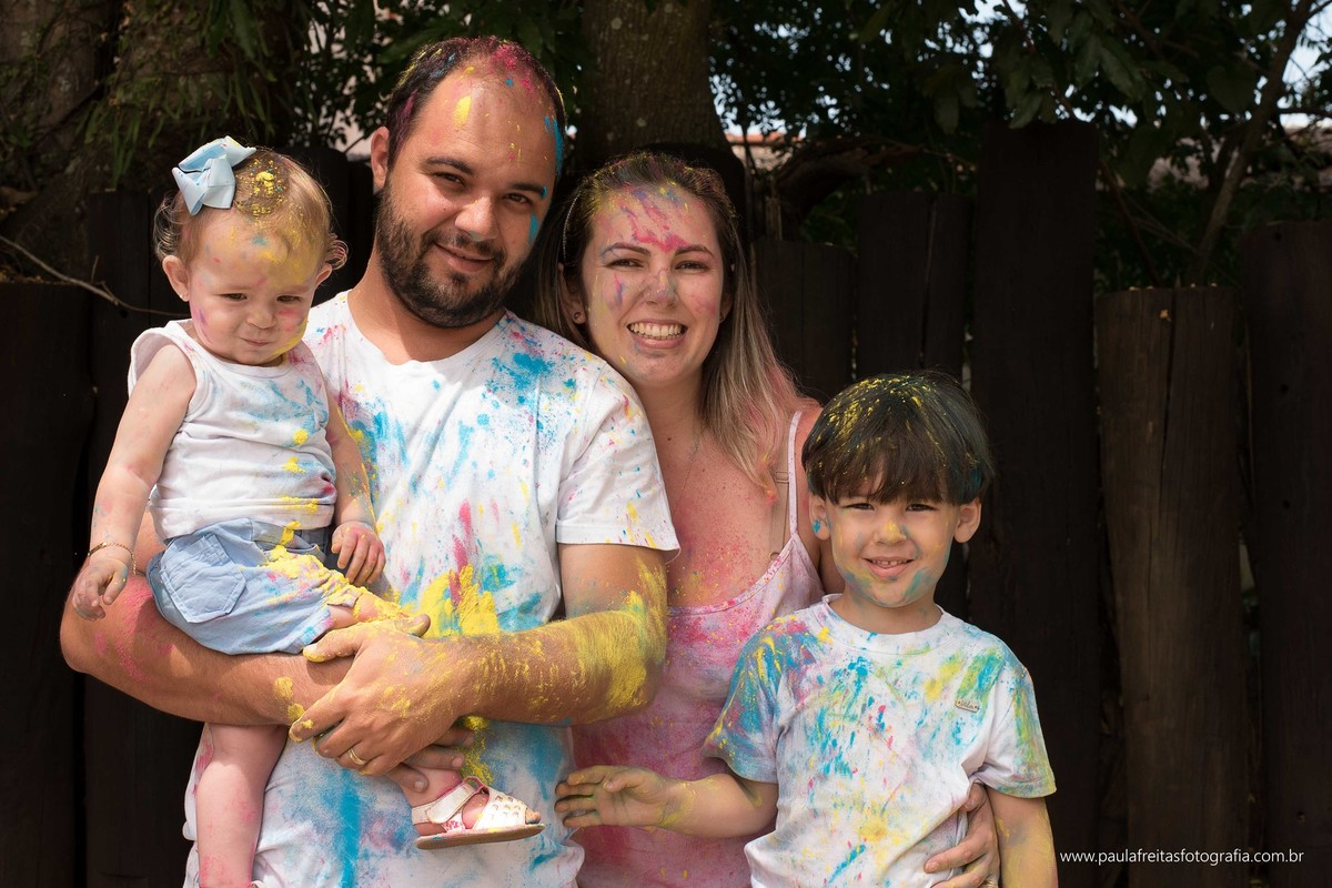 acompanhamento-mensal-maria-luisa-11-meses-fotografado-por-paula-freitas-fotografia-em-guaratingueta-sp-ensaio-com-po-colorido-po-zim