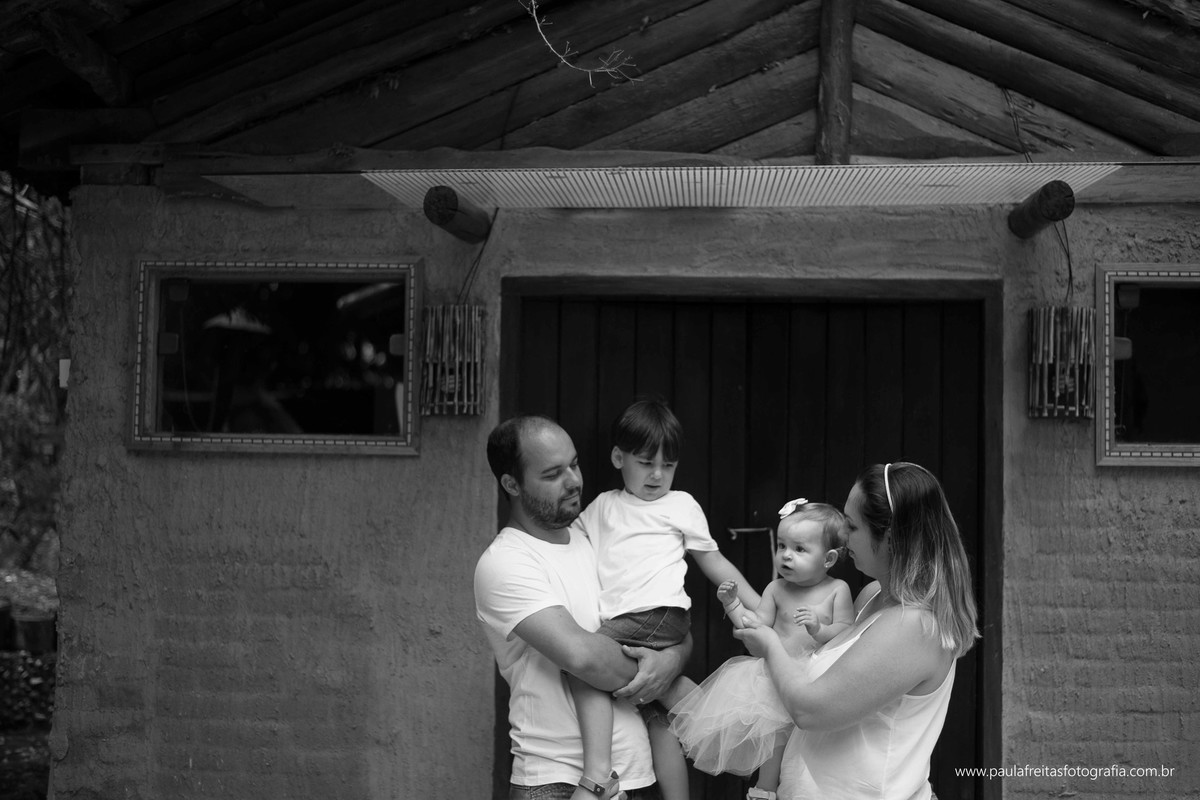 acompanhamento-mensal-maria-luisa-11-meses-fotografado-por-paula-freitas-fotografia-em-guaratingueta-sp-ensaio-com-po-colorido-po-zim