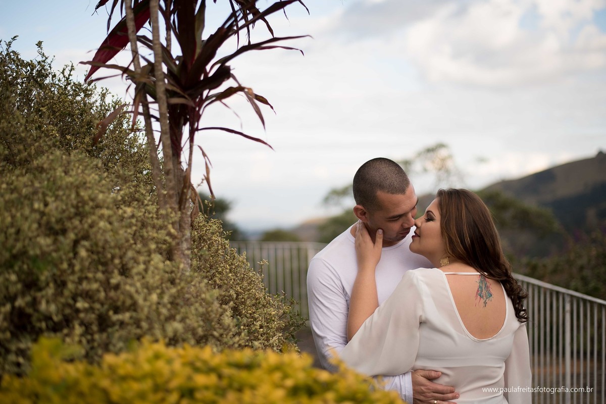 ensaio-pre-wedding-karen-e-rodrigo-feito-na-pousada-7-nascentes-em-guaratingueta-fotografados-por-paula-freitas-fotografia
