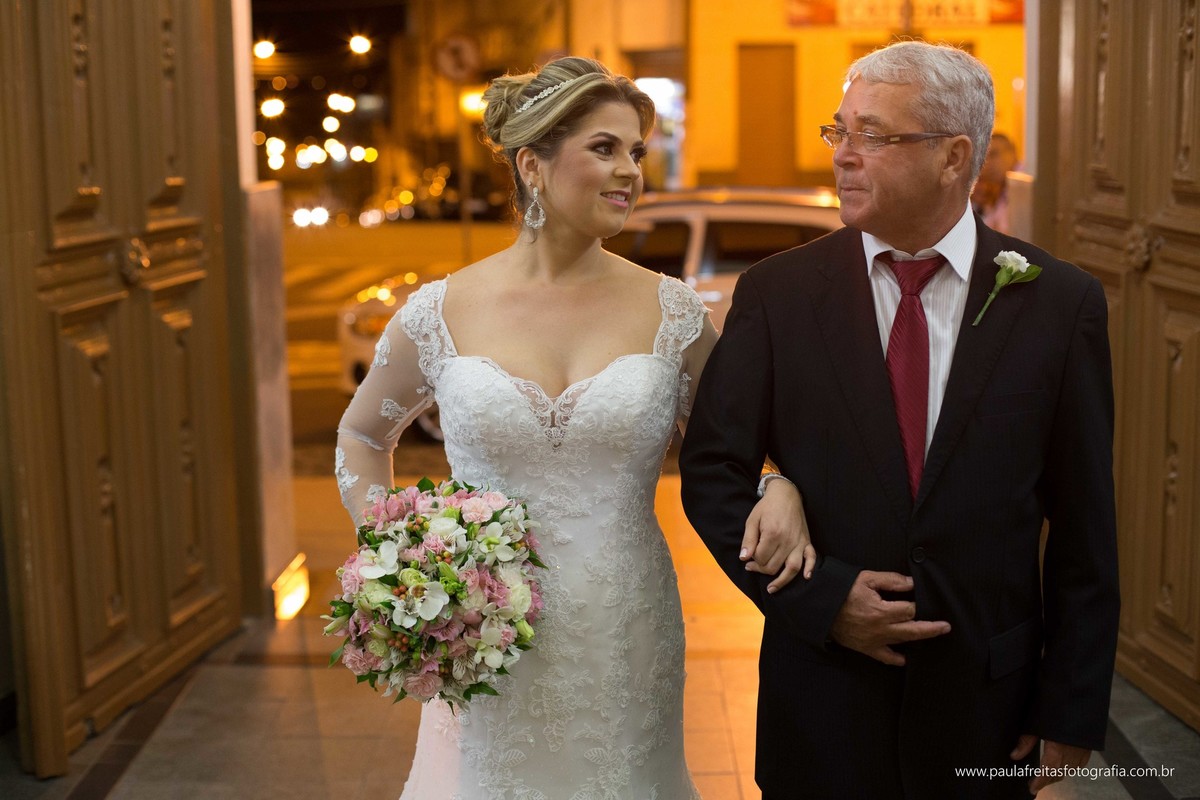 seminario-bom-jesus-em-aparecida-sp-casamento-thaise-e-rodrigo-na-matriz-de-santo-antonio-em-guaratingueta-sp-fotografado-por-paula-freitas-fotografia-e-video-de-supimpa