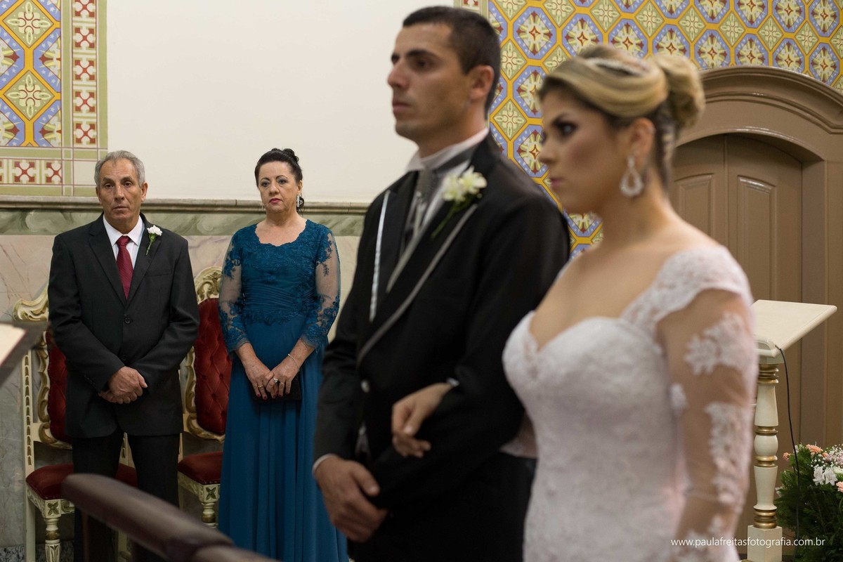 seminario-bom-jesus-em-aparecida-sp-casamento-thaise-e-rodrigo-na-matriz-de-santo-antonio-em-guaratingueta-sp-fotografado-por-paula-freitas-fotografia-e-video-de-supimpa