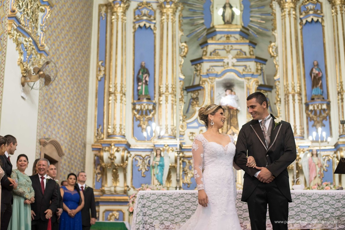 seminario-bom-jesus-em-aparecida-sp-casamento-thaise-e-rodrigo-na-matriz-de-santo-antonio-em-guaratingueta-sp-fotografado-por-paula-freitas-fotografia-e-video-de-supimpa