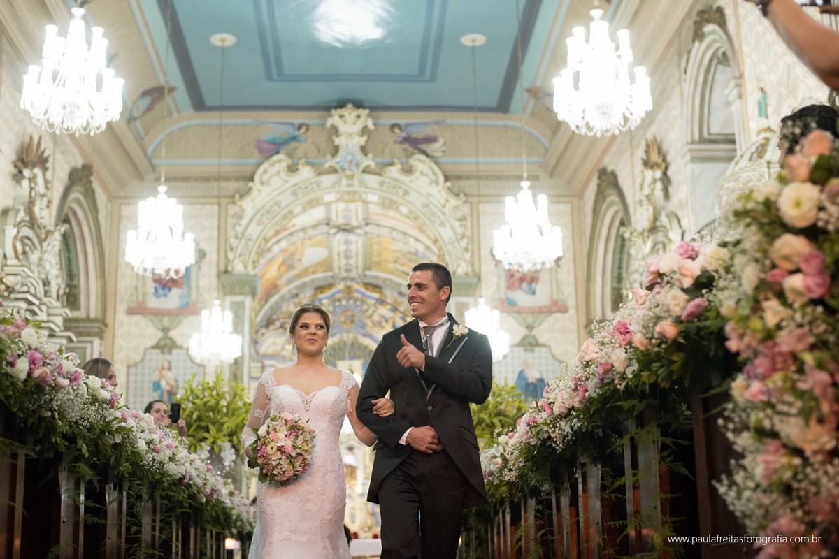 seminario-bom-jesus-em-aparecida-sp-casamento-thaise-e-rodrigo-na-matriz-de-santo-antonio-em-guaratingueta-sp-fotografado-por-paula-freitas-fotografia-e-video-de-supimpa