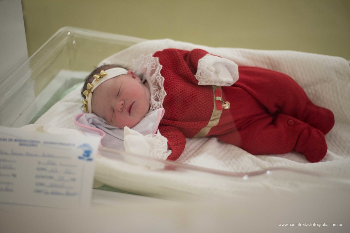santa-casa-da-misericordia-de-guaratingueta-fotografia-de-parto-nascimento-de-maite-vanessa-e-felipe-fotografado-por-paula-freitas-fotografia-5
