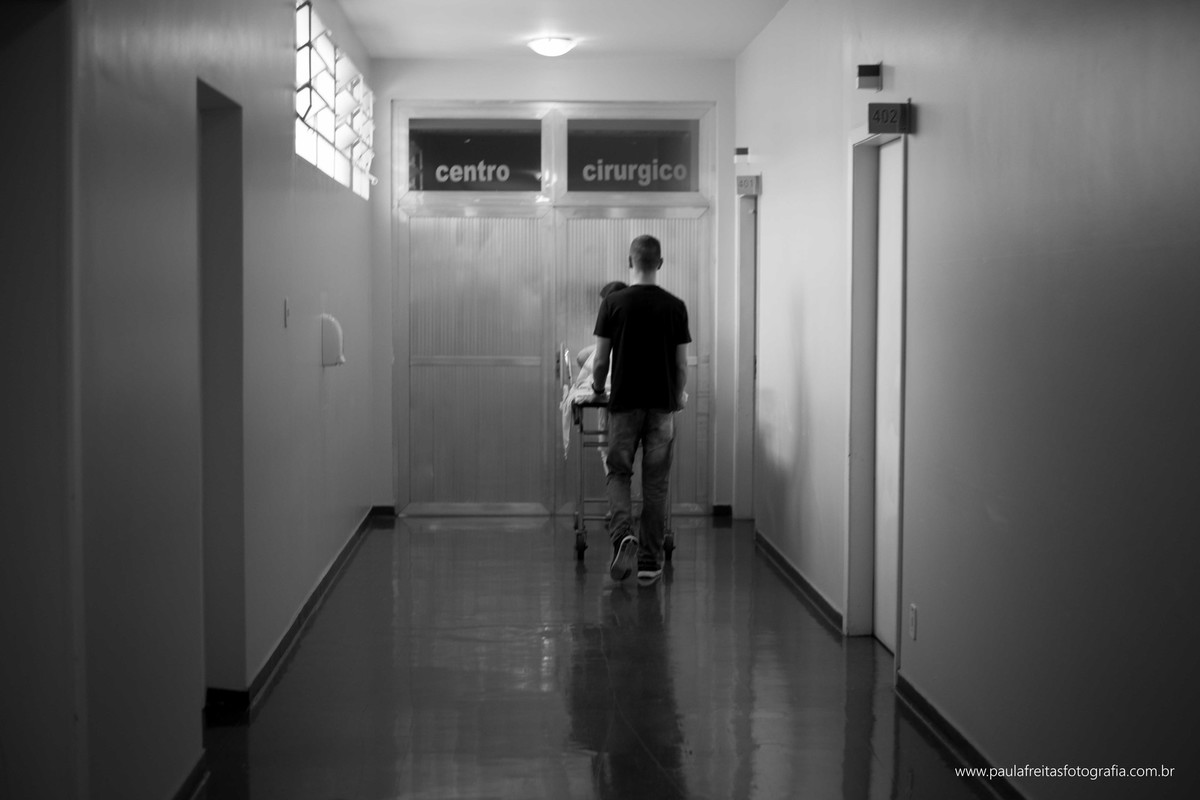 santa-casa-da-misericordia-de-guaratingueta-fotografia-de-parto-nascimento-de-maite-vanessa-e-felipe-fotografado-por-paula-freitas-fotografia-5